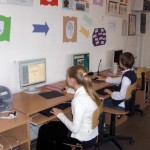Uczniowie w pracowni informatycznej w Szkole Podstawowej w Choroszczy, foto: SP w Choroszczy