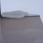 Czapy śnieżne tworzą się na dachach, foto: Izolda Hukałowicz